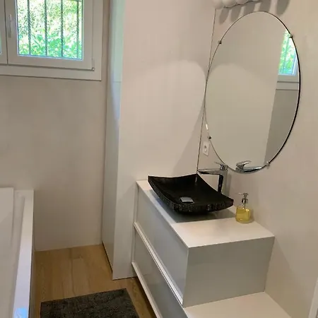 Buly, 4 Chambres Vue Mer Et Piscine Villa *