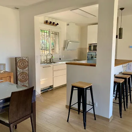 Buly, 4 Chambres Vue Mer Et Piscine Villa